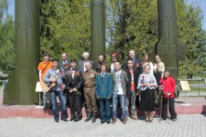 Празднование Дня Победы на площади перед музеем