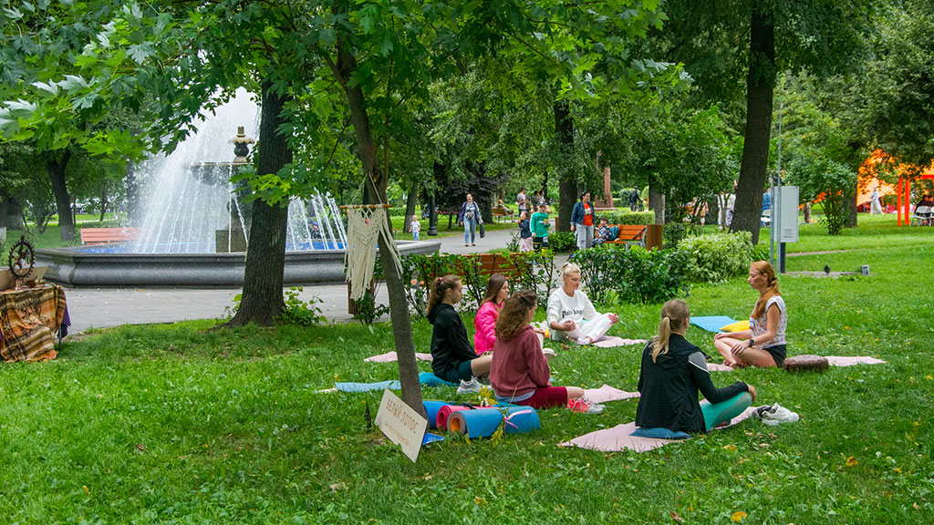 Фестиваль йоги 2023 прошёл в сквере Зайцева